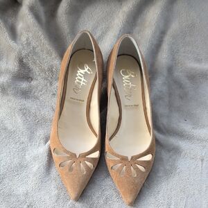 Butter Made In Italy Tan Camel Suede Old Money Kitten Heel Size 5